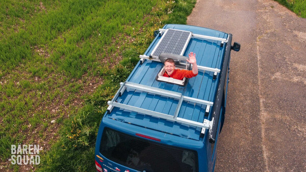 Spoiler am Dachfenster des Wohnmobils oder Vans nachrüsten