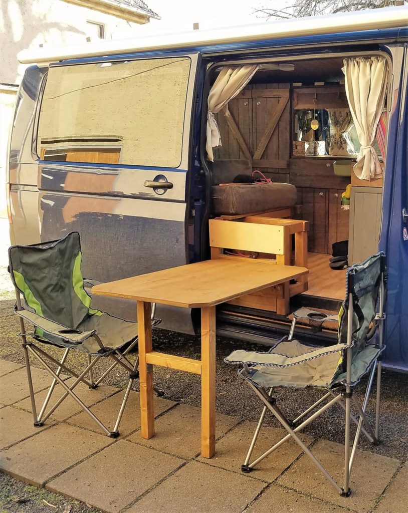 Flexibler DIY Campingtisch für den Camper - BärenSquad