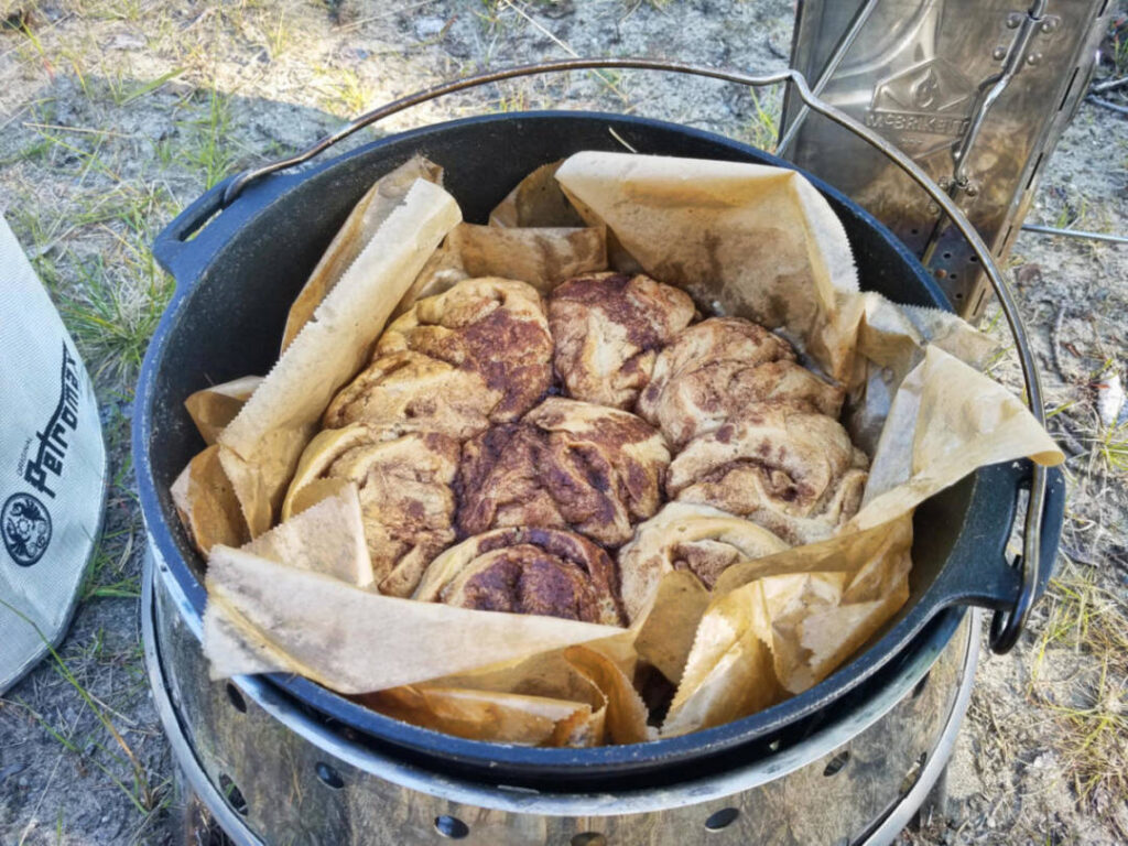 Zimtschnecken im Dutch Oven