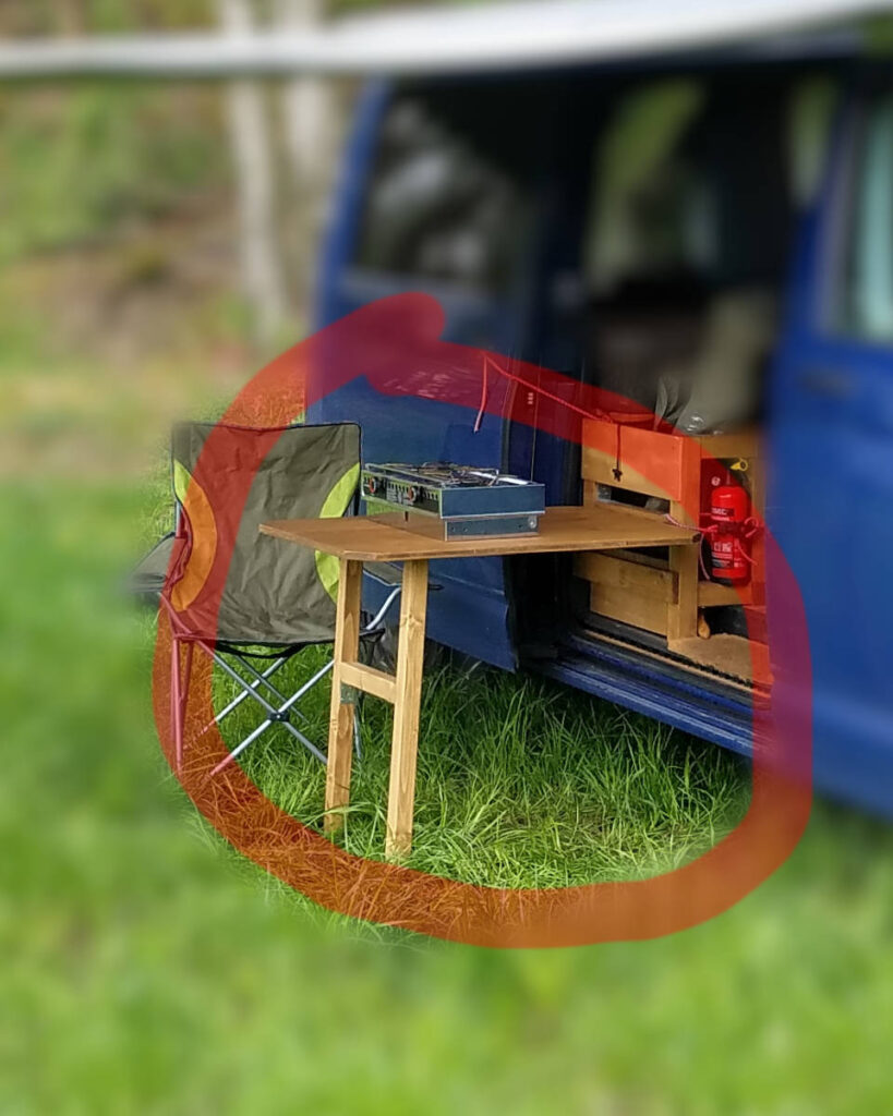 selbst gebauter Campingtisch für den Camper