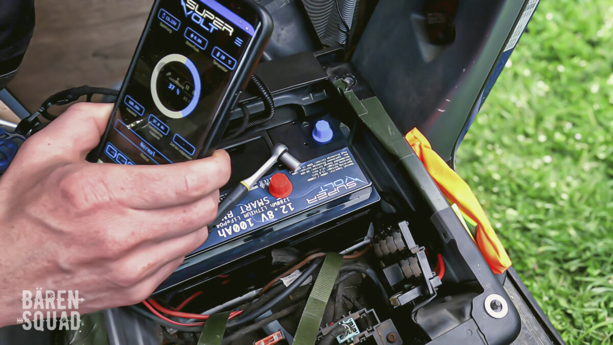 Autobatterie laden ohne abklemmen - in 5 Minuten erledigt mit